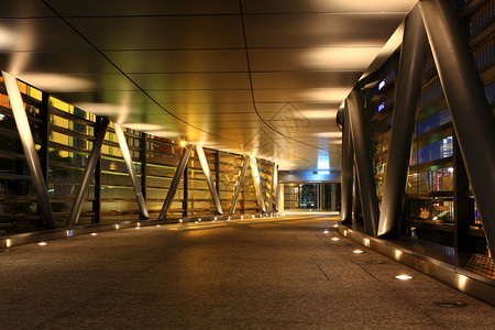 夜晚的现代立交桥图片