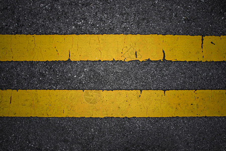 道路上的黄色交通线图片