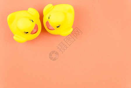 塑料黄色鸭子背景图片
