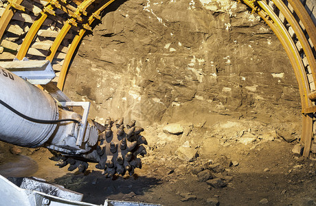 煤矿挖掘机地下图片