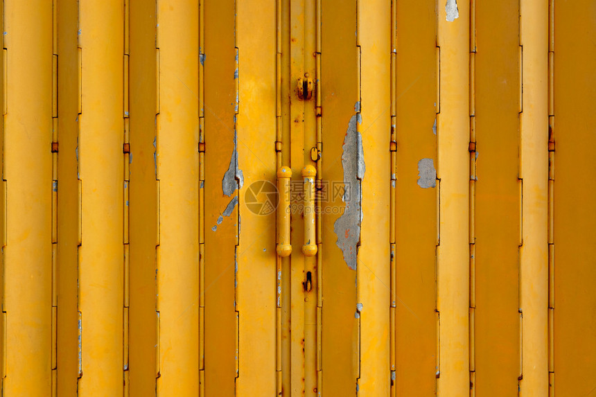 黄色金属门图片