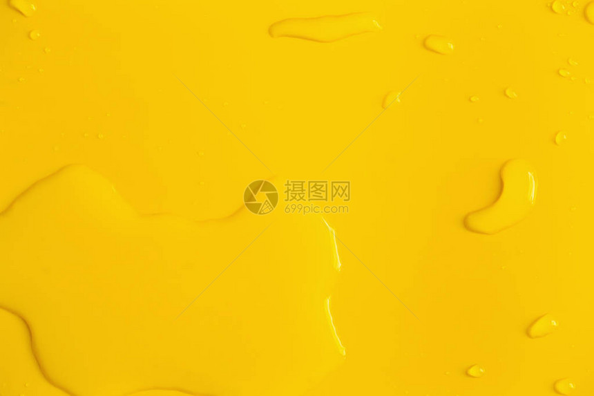 黄色背景上的雨或水滴图片