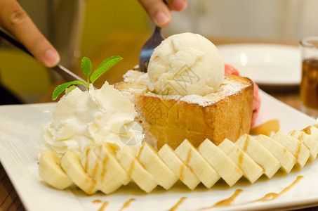 吐司面包布丁香蕉冰淇淋图片