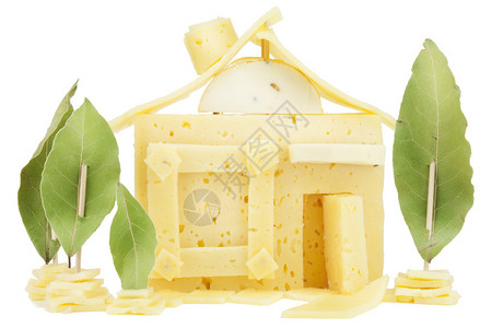用白色隔离的奶酪制成的房子甜蜜的家概念图片