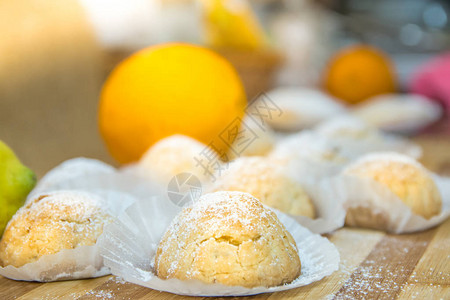 橘子和柠檬做的饼干自制的有机厨房图片