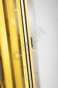 木窗黄框细节图片