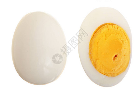 半个鸡蛋和半个孤立在白色背景上顶部风景图片