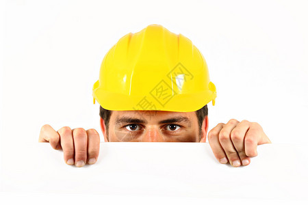 黄色头盔中拿着空白板的工人背景图片