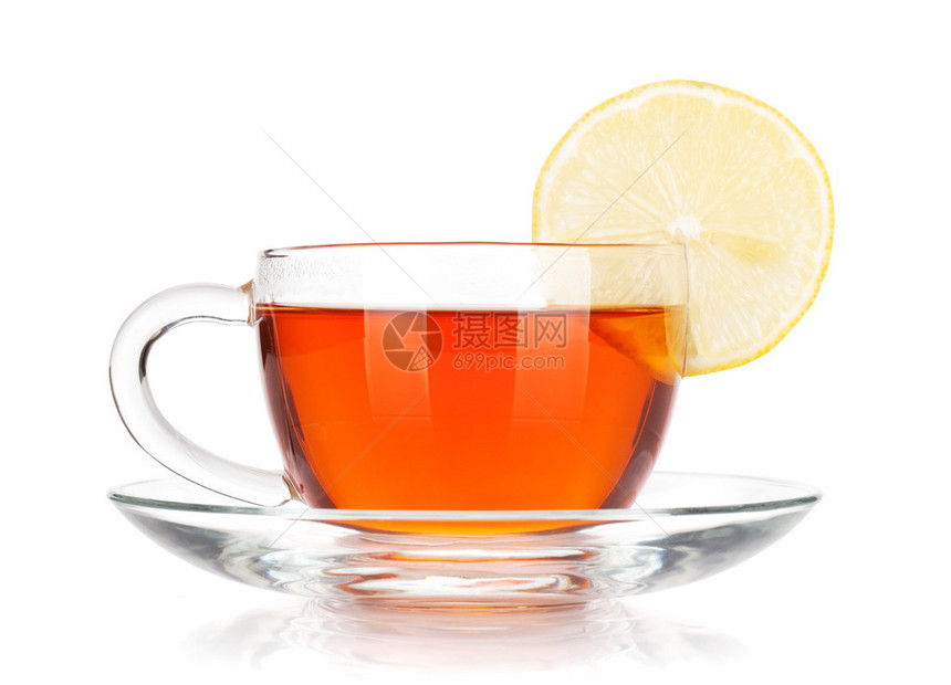 一杯红茶加柠檬片在白色背景下被隔离图片