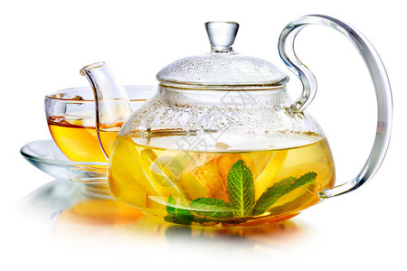 含姜和薄荷的热草药茶在透明的茶壶图片