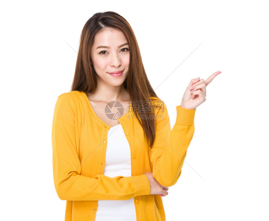 手指向上的亚洲女人图片