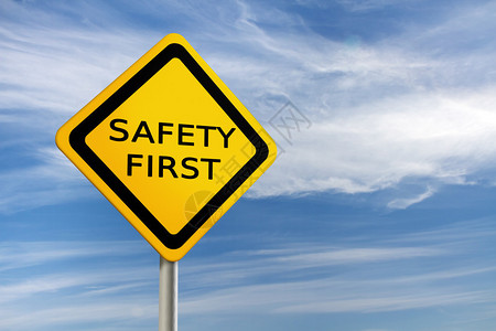 一个黄色警告标志上面有安全第一文图片