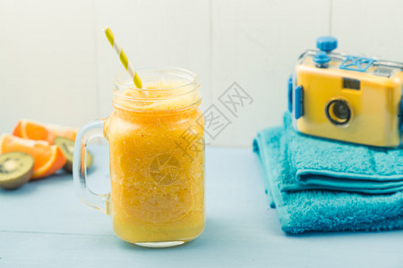 橙芒果或菠萝的果汁冰雪图片