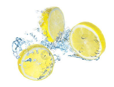 部分柠檬和水溅健康美味的食物图片