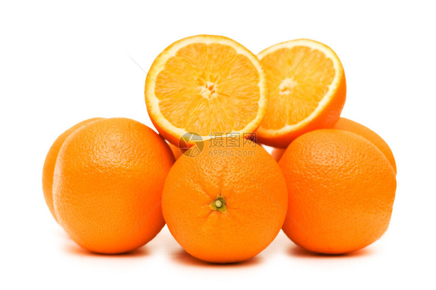白色背景上孤立的两个橙子图片