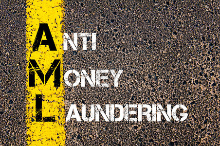 商业首字母缩略词AML反洗钱的概念图像写在道路标记图片