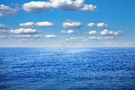 蓝天阳光和大海图片