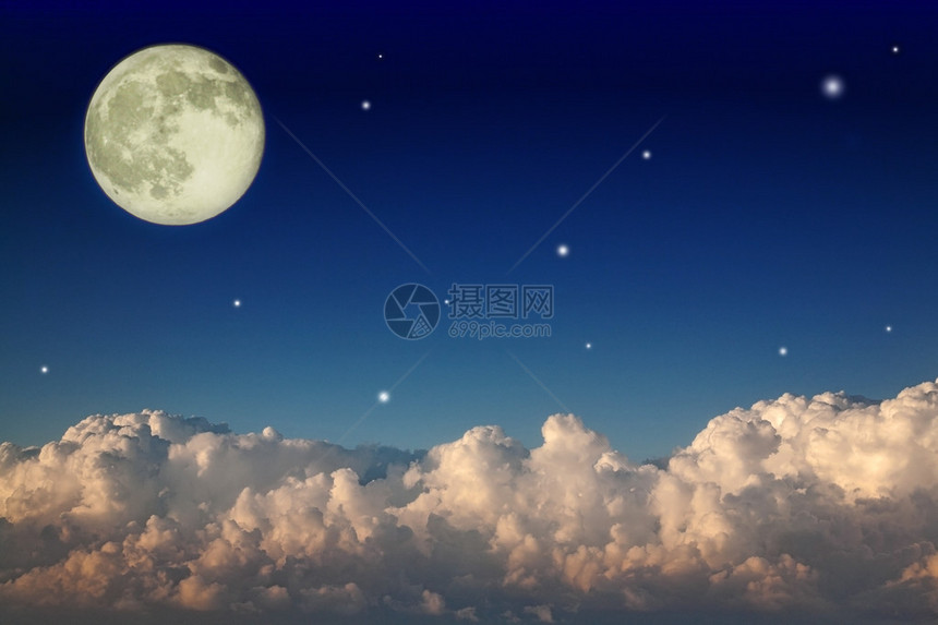 满月的乌云和圆月笼罩图片