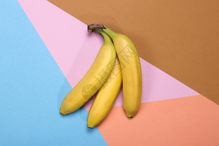 以彩色背景的香蕉为蓝图片