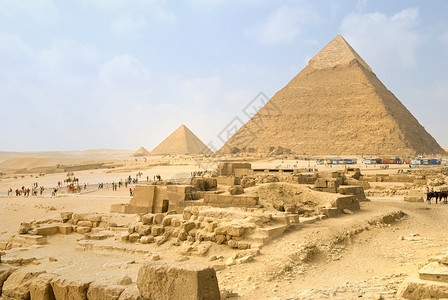 埃及有三座金字塔的地貌和高清图片