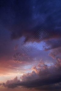 黑暗的天空戏剧夕阳云图片
