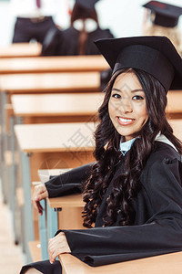 毕业的亚洲女学生女图片