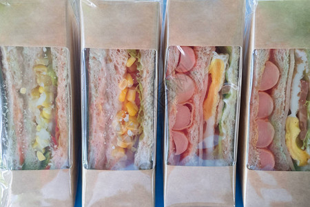 装在塑料袋中的桑威奇三明治准备在户图片