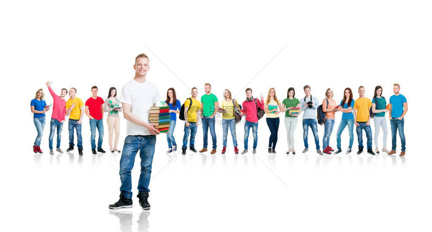 一大群被白色背景隔离的青少年学生许多不同的人站在一起学校教育学院图片