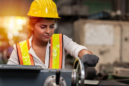 女孩青少年工人非洲裔美国工人在工业图片
