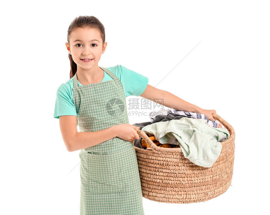 白色背景上有洗衣的小家庭主妇图片