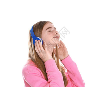 年少女孩在白色背景下享受耳机音图片