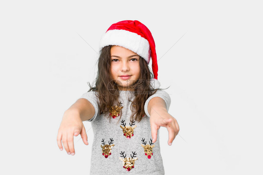 庆祝圣诞节的小女孩欢乐的图片