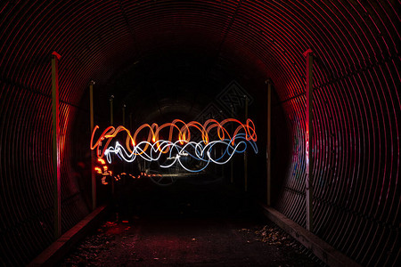 隧道中的光绘图片