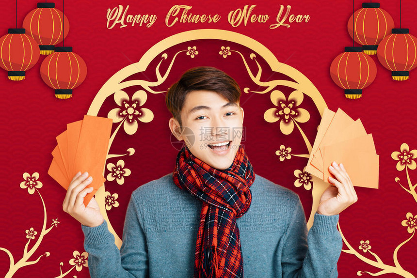 亚洲年轻人庆祝新年中文本新年快图片