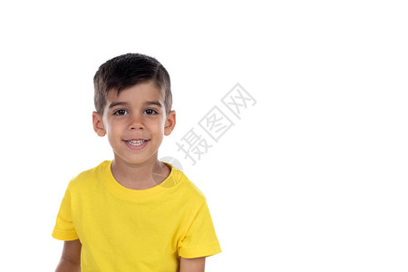 怀着黄色T恤衫的快乐黑暗儿童图片