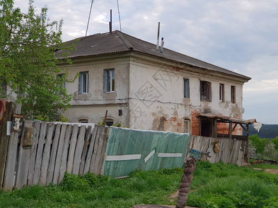 俄罗斯废弃的豪宅图片
