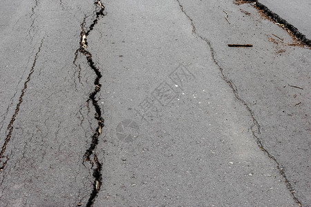 道路坍塌和沉降开裂图片