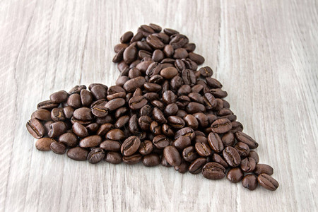 用咖啡豆摆成爱心形状图片