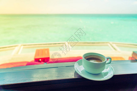 与美丽热带马尔代夫岛的咖啡杯过滤图像处理古老效图片