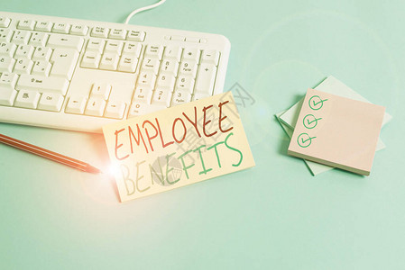 招聘假期工显示员工福利的概念手写概念意味着支付给员工的间接和非现金补偿纸蓝色键盘办公室学习笔记本图背景