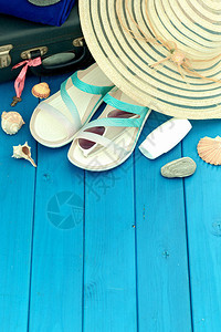 假日照片暑期帽子沙滩凉鞋防晒霜太阳眼镜扇贝和纪念石块用图片