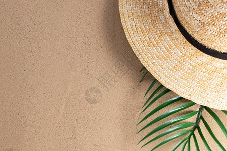 暑假作文沙子背景上的帽子带有空间副背景图片