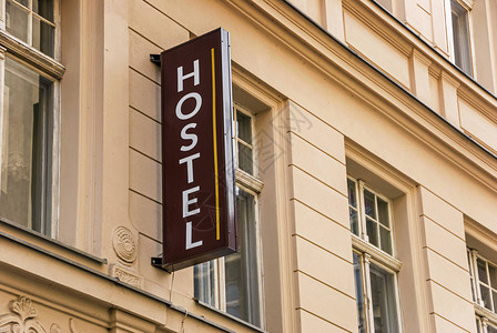 欧洲城市旅馆信路牌背景图片