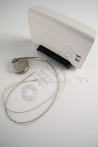 带有导线和调制解调器的植入式心脏复律除颤器或ICD起搏器图片