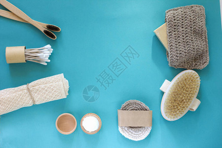 天然自我护理产品环保浴室和水疗配件零废物概念竹牙刷毛巾肥皂图片