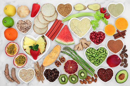 含有高纤维抗氧化剂花青素维生素欧米茄3和蛋白质的健康食品图片