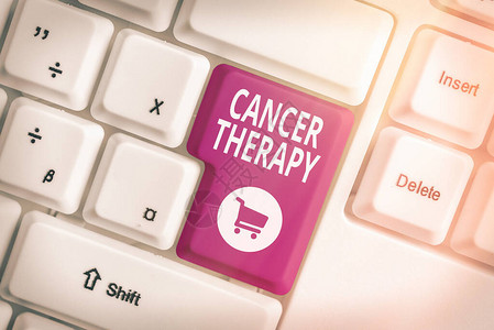 商业照片展示患者经常接受化疗的癌症治疗不同颜色的键盘图片
