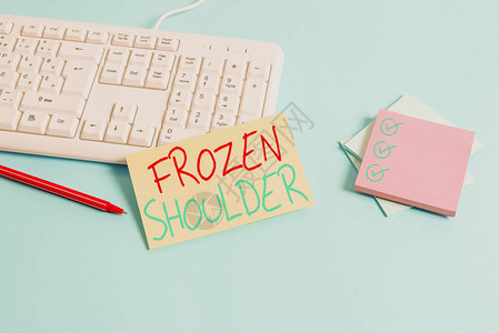 概念手写显示冻结肩以肩关节僵硬和疼痛为特征的概念意义纸蓝色键盘办公室学习笔记本图背景图片