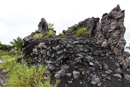 日本鹿儿岛的火山岩层图片