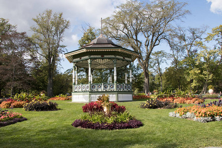 哈利法克斯公共花园中的凉亭是北美最古老的维多利亚花园于18图片